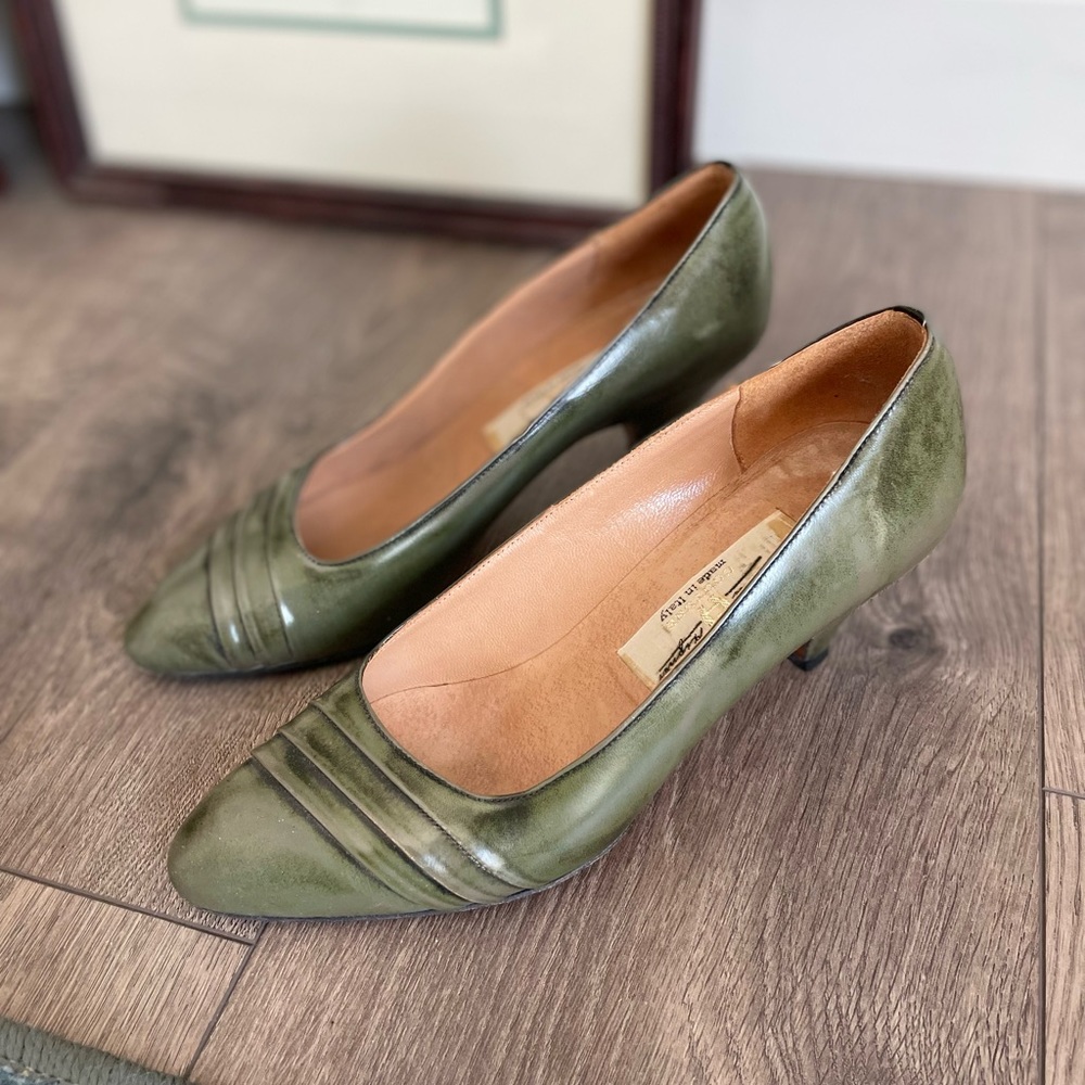 Etienne Aigner Designer Couture Vintage Deadstock Green Leather Pumps